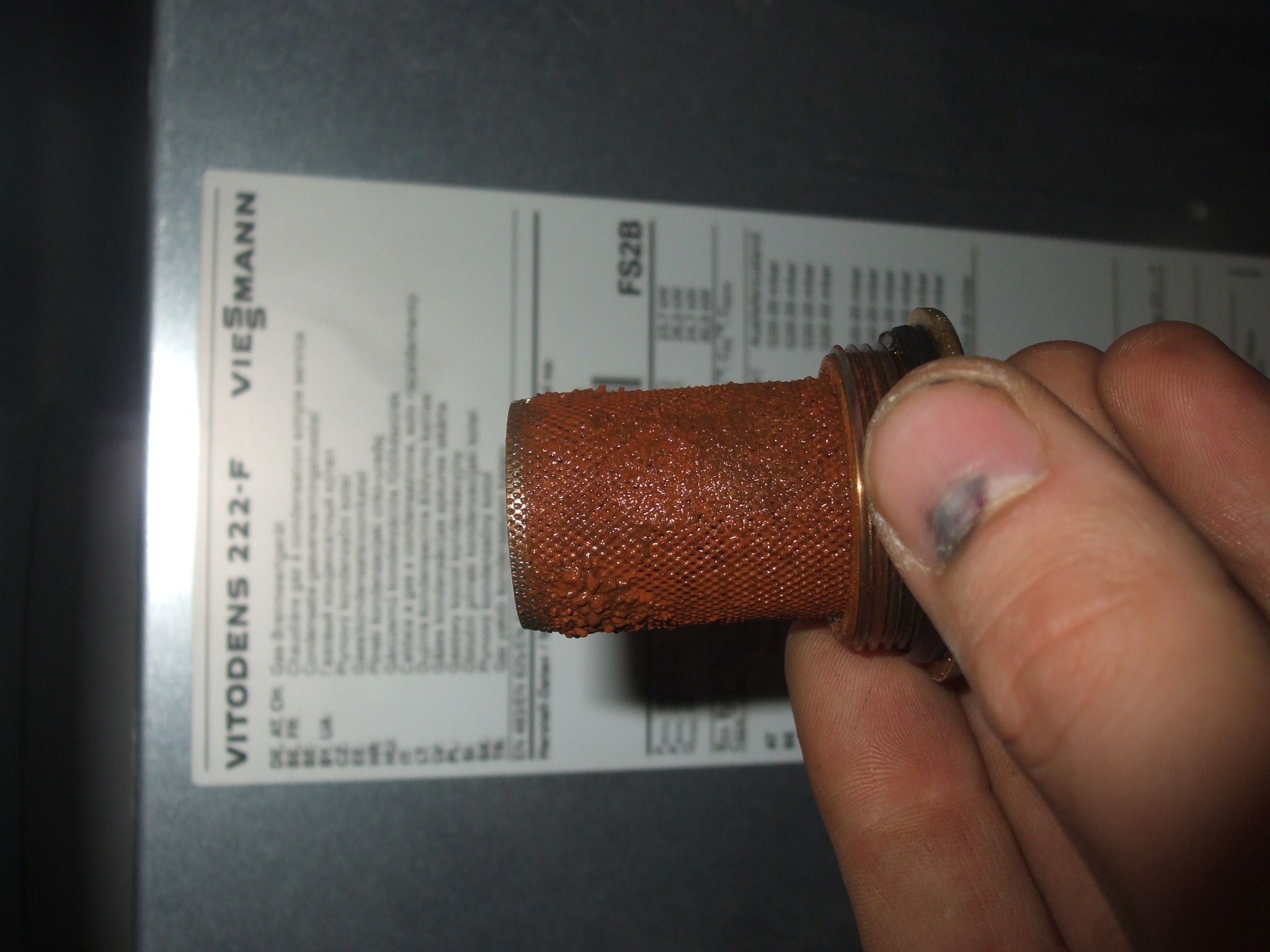 Viessmann Vitodens 222F, naprawa, czyszczenie filtra na powrocie z układu ogrzewania