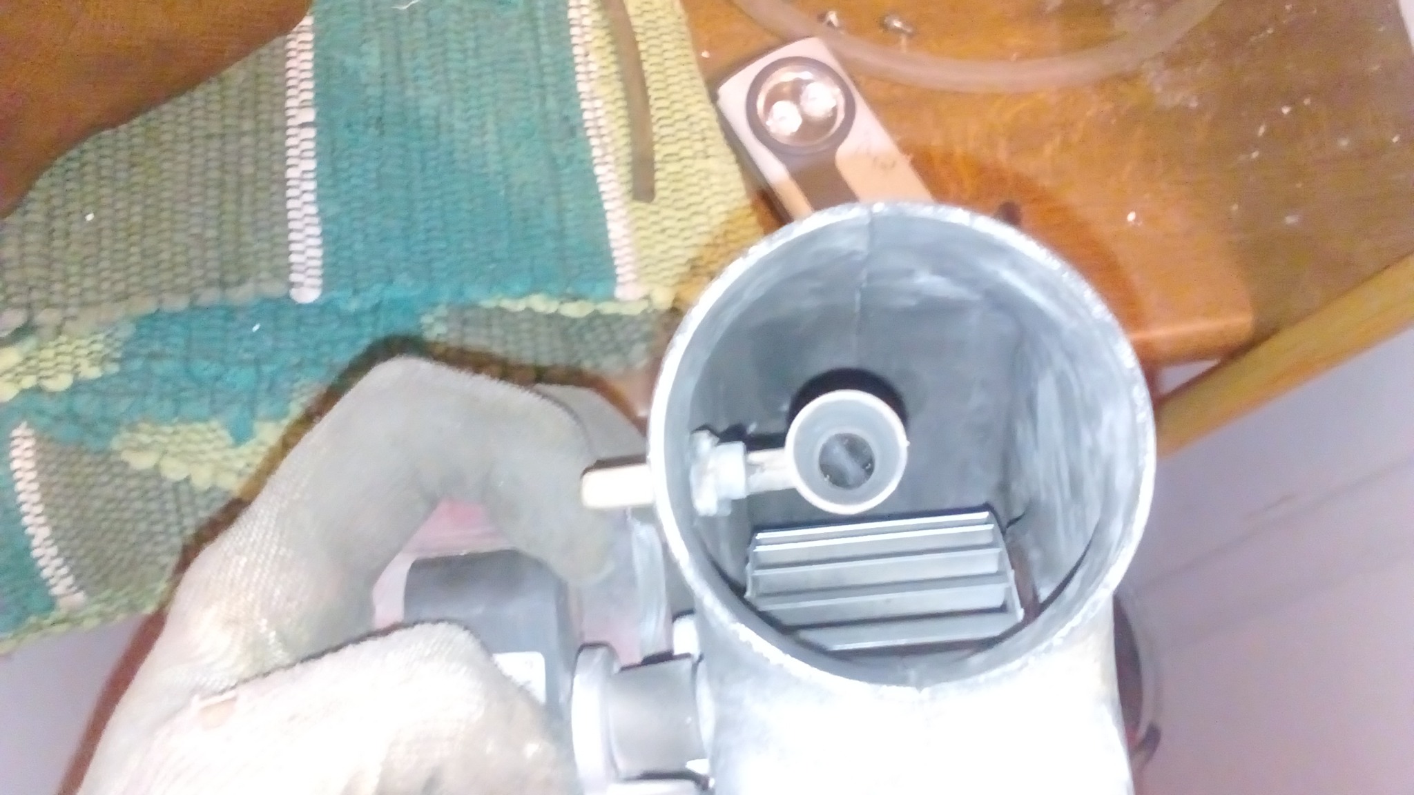 Czyszczenie zwężki Venturii podczas serwisu kotła Viessmann Vitopend 100 - Wrocław