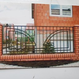 BAK-STAL - Cegła klinkierowa, czarna stal malowana natryskowo.