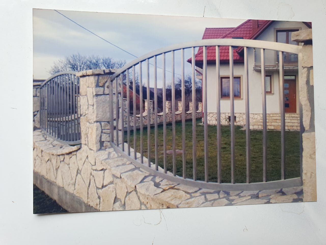 Przęsła wykonane z stali nierdzewnej.