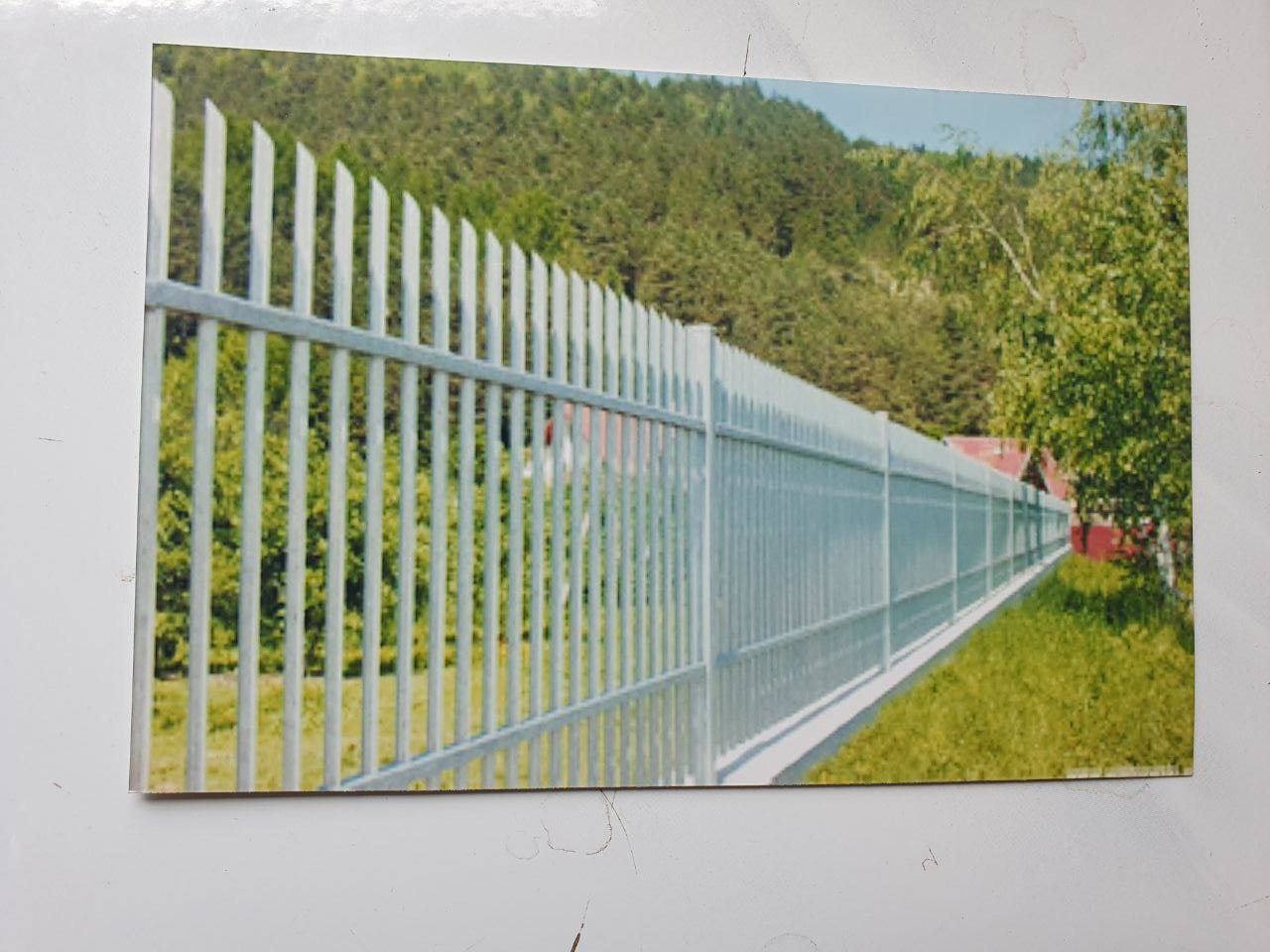 Stal czarna w wykończeniu - ocynk antykorozyjny.