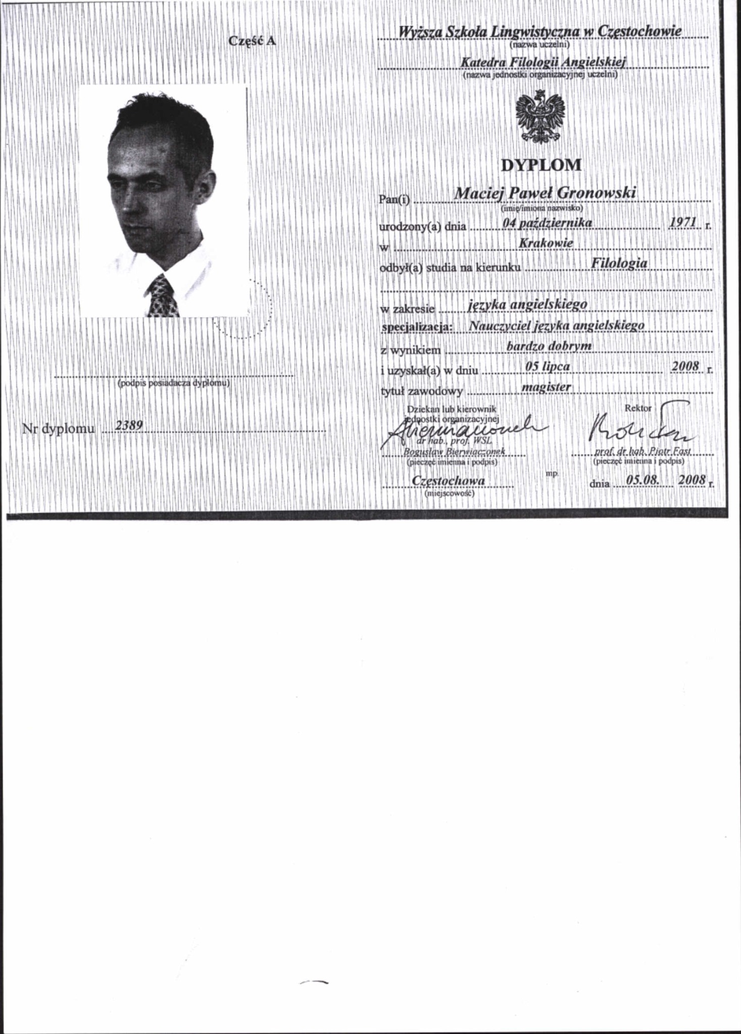 Skan dyplomu ukończenia studiów filologicznych z języka angielskiego, wydany przez Wyższą Szkołę Lingwistyczną w Częstochowie, ze zdjęciem Macieja Pawła Gronowskiego, urodzonego w Krakowie w 1971...