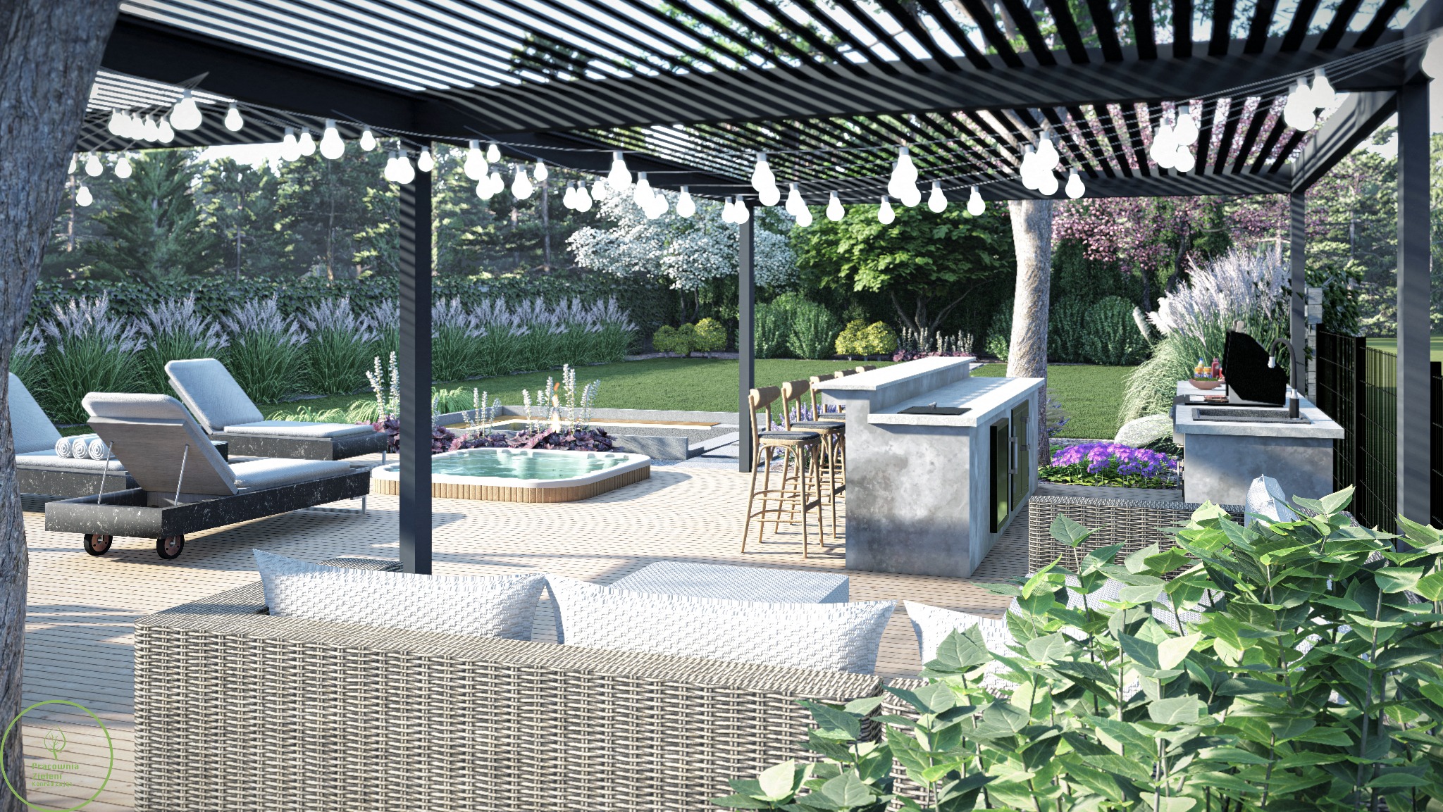 Nowoczesny taras z jacuzzi, barem i leżakami pod pergolą oświetloną girlandami, otoczony zielenią. Elementy dekoracyjne i starannie dobrane rośliny tworzą relaksującą atmosferę.