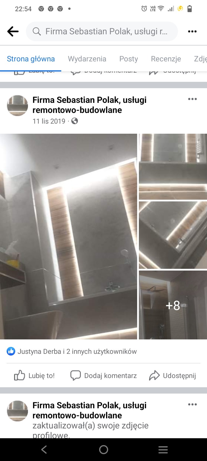 Nowoczesna łazienka po remoncie z szarą ścianą, drewnopodobnymi panelami i oświetleniem LED wzdłuż krawędzi paneli.