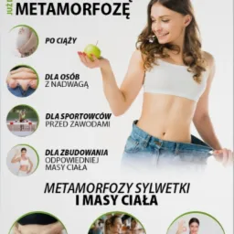 Kobieta uśmiecha się, trzymając zielone jabłko i prezentując spodnie jeansowe, kt&oacute;re są na nią za duże, co symbolizuje utratę wagi; w tle grafika z hasłami o metamorfozie sylwetki i logo Herbalife.