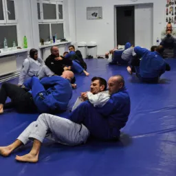 Zajęcia prowadzone są zarówno dla dzieci, młodzieży i dorosłych.