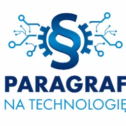 Niebieskie logo z symbolem paragrafu wkomponowanym w zębatki i schemat elektroniczny, napis PARAGRAF NA TECHNOLOGIĘ.