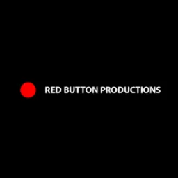 Logo firmy Red Button Productions z czerwonym okręgiem po lewej stronie i nazwą firmy po prawej, na czarnym tle.