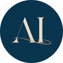 Eleganckie logo z beżowymi literami 'AI' na granatowym tle w kształcie koła, ozdobione subtelną, zakrzywioną linią.