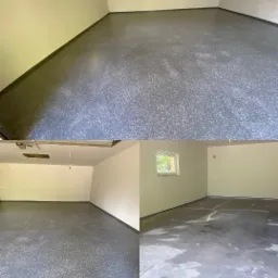 Szara, żywiczna posadzka garażowa z delikatnym wzorem drobnych plamek, widoczna w trzech ujęciach: całościowe, zbliżenie na wykończoną powierzchnię oraz fragment z przygotowaniem podłoża...