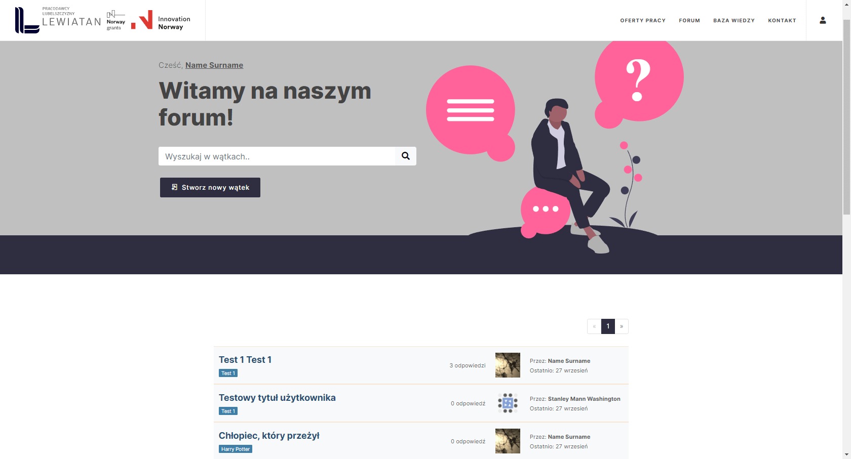 Strona internetowa forum z polem wyszukiwania, przyciskiem 'Stwórz nowy wątek' i listą dyskusji, grafika z osobą siedzącą na chmurce dymku z trzema poziomymi kreskami i chmurka z pytajnikiem w tle.