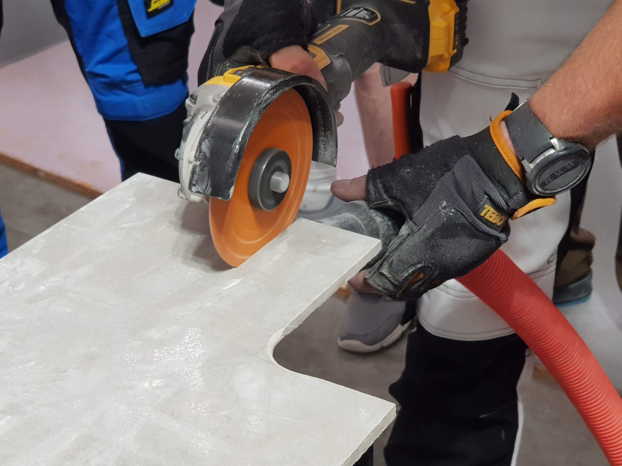 precyzyjne tarcze do glazury pozwalają wykonać najtrudniejsze cięcia.