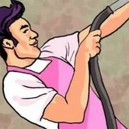 Karykaturalny mężczyzna w różowym fartuchu odkurza ścianę z ozdobnym obrazem w ramie.