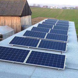 Instalacje montowane na certyfikowanych komponentach najwyższej jakości. Bifacjalne, szklane, grafenowe moduły,  oraz inwertery hybrydowe, do których mamy możliwość podłączenia banku energii. Możliwość obejrzenia naszych realizacji u  Twojego sąsiada. 