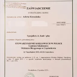 Zaświadczenie o ukończeniu kursu specjalisty ds. kadr i płac wydane przez Stowarzyszenie Księgowych w Częstochowie dla Pani Arletty Kierasińskiej, Mykanów.