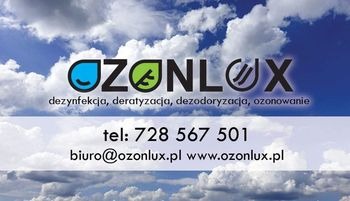 Wizytówka firmy Ozonlux z logo, numerem telefonu, adresem e-mail oraz adresem strony internetowej na tle błękitnego nieba z chmurami. Oferowane usługi: dezynfekcja, deratyzacja, dezodoryzacja...