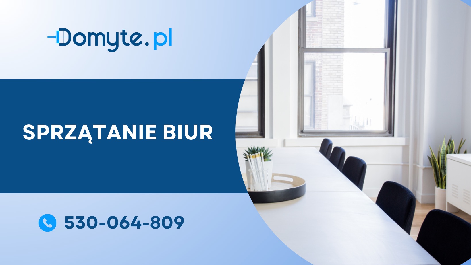 Jasne biuro z długim białym stołem konferencyjnym, czarnymi krzesłami, rośliną doniczkową na stole i przy oknie oraz wazonem z kredkami, widok na okno z ceglanym budynkiem w tle.