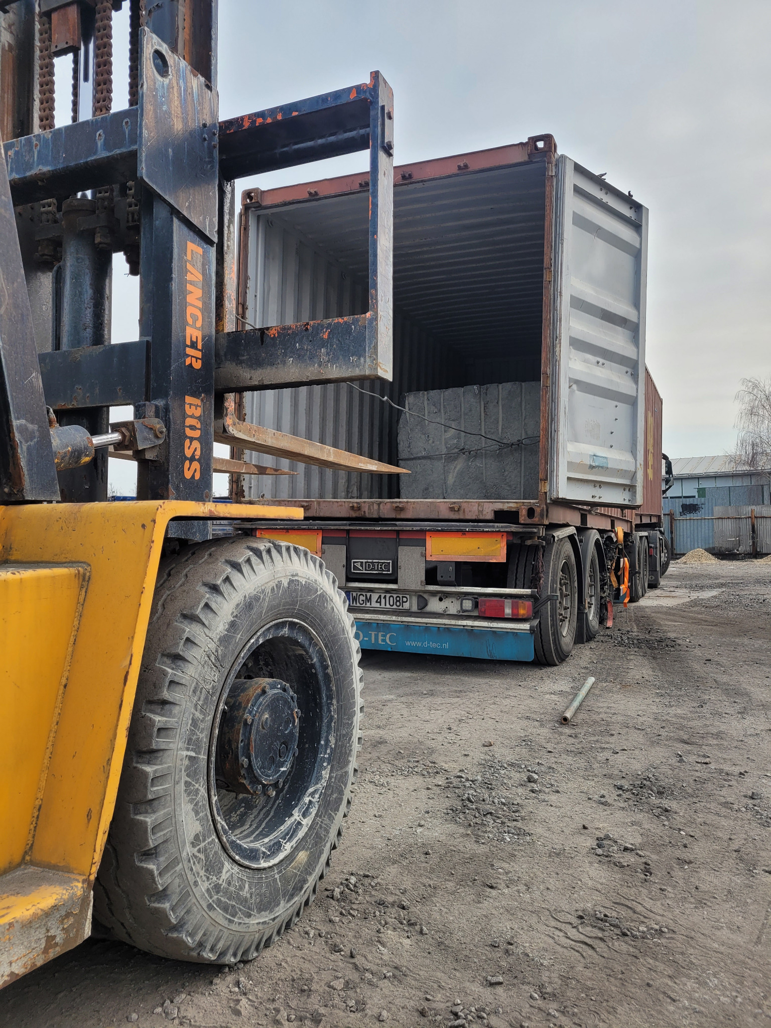 Sprowadzamy kamień z całego świata. Przyjmujemy zamówienia kontenerowe.