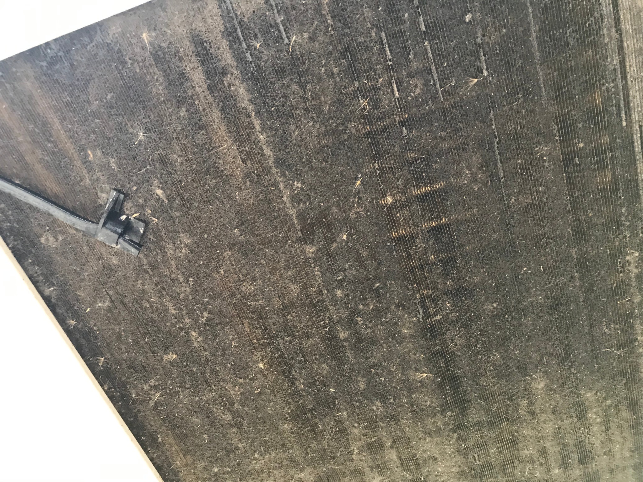 Przyczyną nieprawidłowej pracy klimatyzatora jest niewykonanie corocznego serwisu.