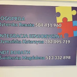 Tablica informacyjna z danymi kontaktowymi do logopedy Ryterskiej Renaty, specjalisty od integracji sensorycznej Dymańskiej Katarzyny i terapeutki NDT Bobath Świderskiej Magdaleny, ozdobiona...