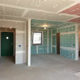 Prace płytowe w budynku jednorodzinnym