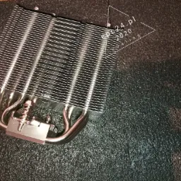 Czyszczenie coolera w jednostce komputerowej klienta