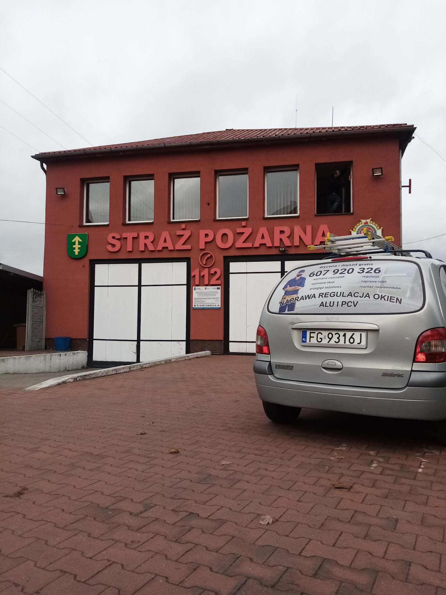 Regulacja skrzydeł, smarowanie okucia i wymiana uszczelek.