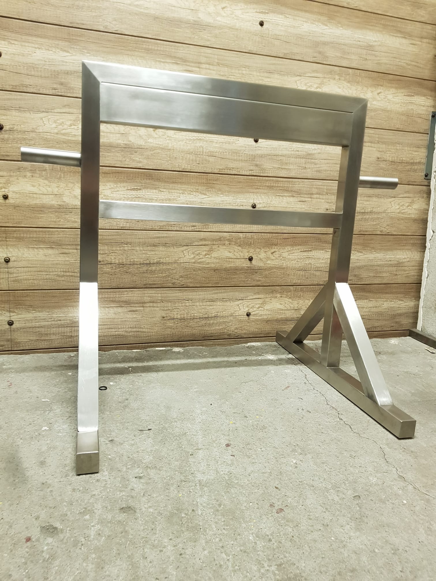 Nierdzewny stojak do łazienki na ręczniki i nie tylko