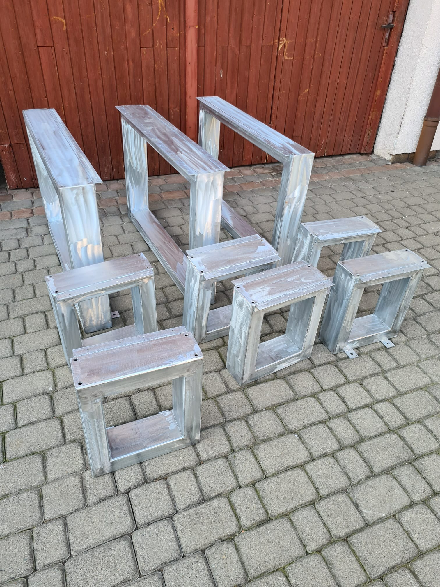 Komplet nóg do stołu i ław, ocynkowany i przygotowany do malowania proszkowego