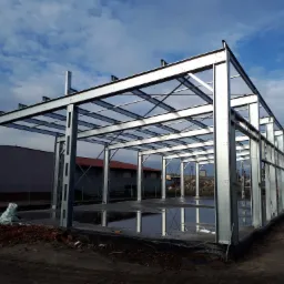 Konstrukcja GALBOX w trakcie montażu - jednospadowa