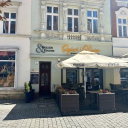 KELLER FINANSE - Wejście od strony deptaka. Żeromskiego 1/1 i 1/2 domofony.