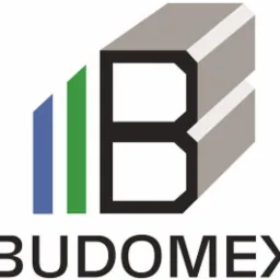 Logo firmy BUDOMEX z geometryczną literą B w 3D, pionowymi paskami w kolorach niebieskim i zielonym.