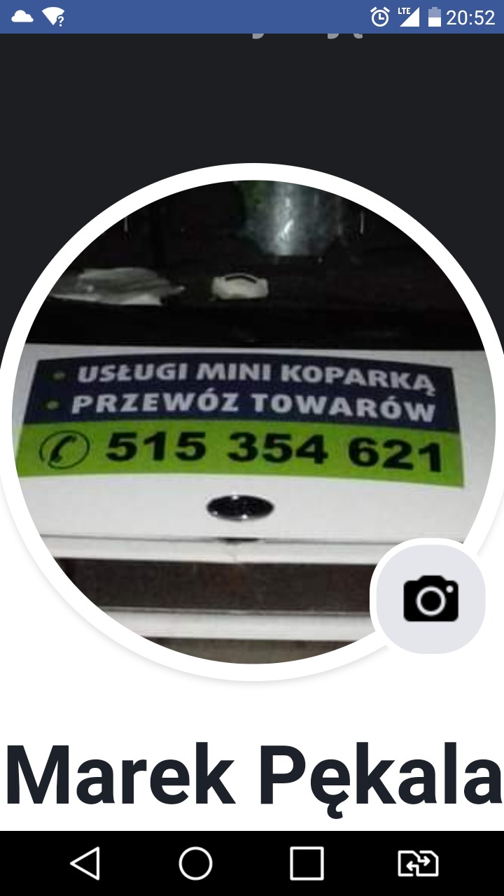 Reklama usług mini koparką i przewozu towarów z numerem telefonu 515 354 621, umieszczona na białej powierzchni, widoczna w okrągłym obramowaniu.