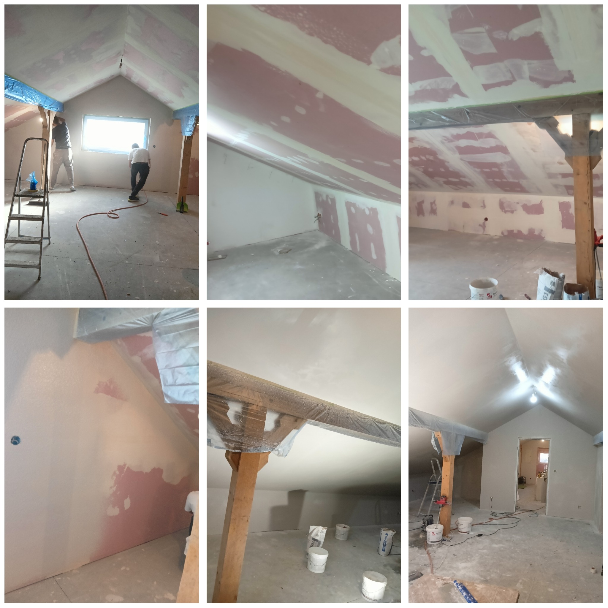 Poddasze w trakcie szpachlowania, widoczne ślady po nałożonej gładzi gipsowej, zakryte folią okno, narzędzia i worki z gładzią na podłodze, dwóch pracowników w trakcie pracy.