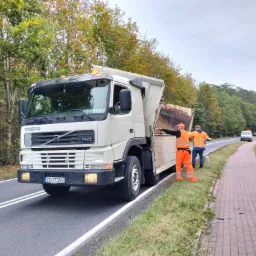 Wzmocnienie poboczy, utwardzenie terenu
