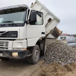 Dostawa kruszyw - kruszywo betonowe, idealne na drogi tymczasowe