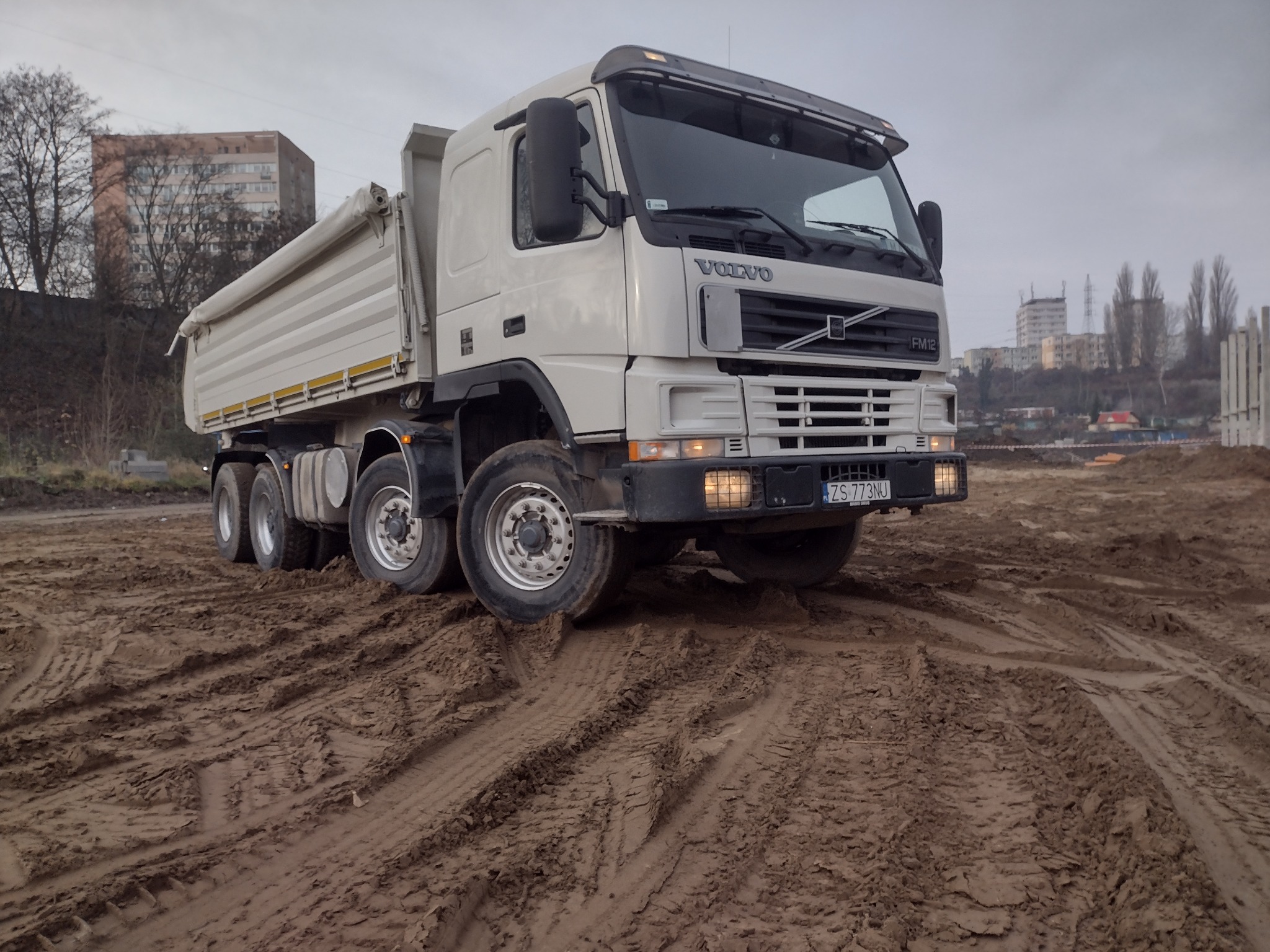 Wywóz ziemi, dostawa kruszyw