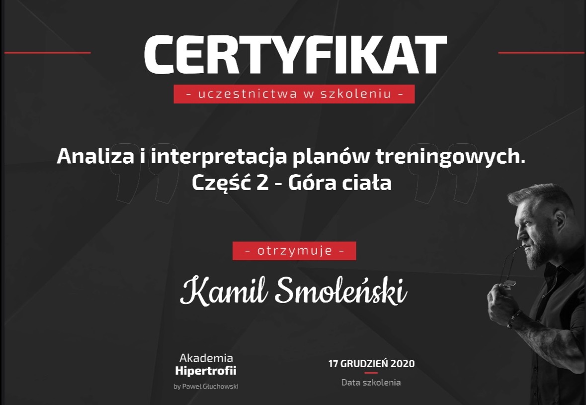Certyfikat ukończenia szkolenia z analizy i interpretacji planów treningowych, część 2 - Góra ciała, wystawiony dla Kamila Smoleńskiego przez Akademię Hipertrofii, z datą 17 grudnia 2020, w tle...