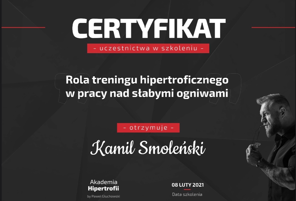 Certyfikat uczestnictwa w szkoleniu dotyczącym roli treningu hipertroficznego, wydany dla Kamila Smoleńskiego przez Akademię Hipertrofii, data szkolenia 08 luty 2021, w tle sylwetka mężczyzny...