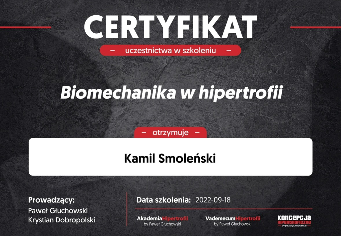 Certyfikat uczestnictwa w szkoleniu z biomechaniki w hipertrofii dla Kamila Smoleńskiego, prowadzący Paweł Głuchowski i Krystian Dobropolski, data szkolenia 2022-09-18, logo Akademia Hipertrofii...