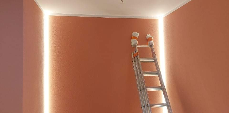 przykładowy montaż taśm led na klatce schodowej