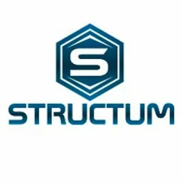 Logo firmy Structum w kształcie sześcioboku z literą S w środku, w odcieniach niebieskiego, na białym tle.