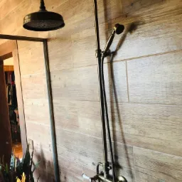 Łazienka klienta: układanie glazury , montaż armatury sanitarnej i kabiny prysznicowej