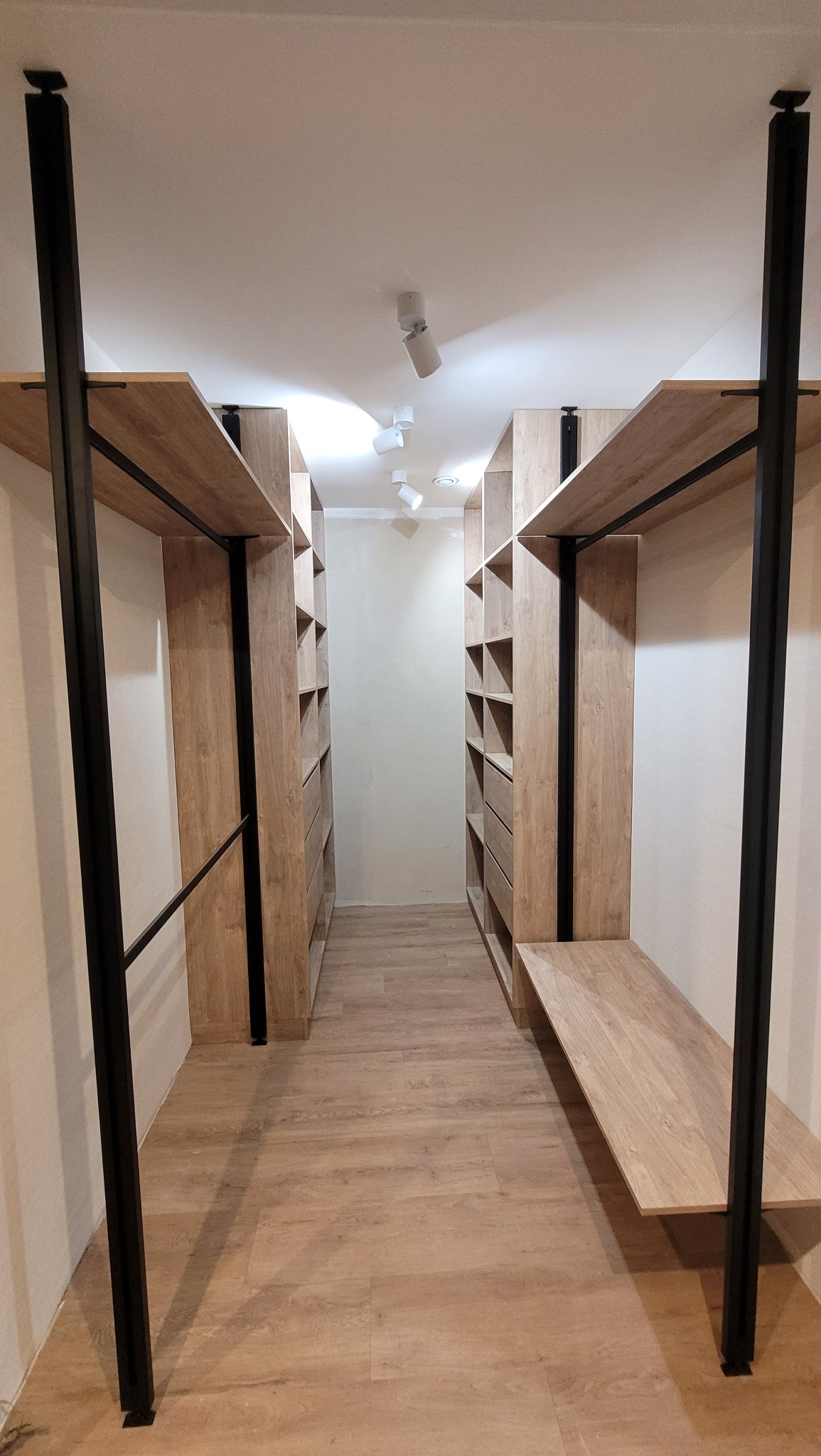 Garderoba Emuca system Zero