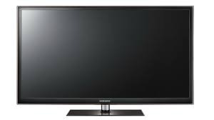 Wyłączony telewizor LCD marki Samsung na białym tle, widok z przodu.
