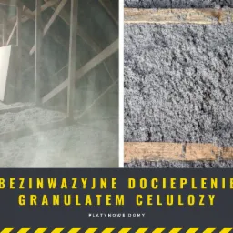 Poddasze w trakcie ocieplania granulatem celulozy, widoczne drewniane elementy konstrukcyjne dachu i luźno ułożony materiał izolacyjny.