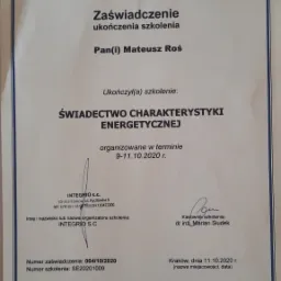 Skan zaświadczenia o ukończeniu szkolenia z zakresu świadectwa charakterystyki energetycznej, wydanego przez Integrio S.C. w Krakowie, z podpisem kierownika szkolenia dr inż. Mariana Siudka.