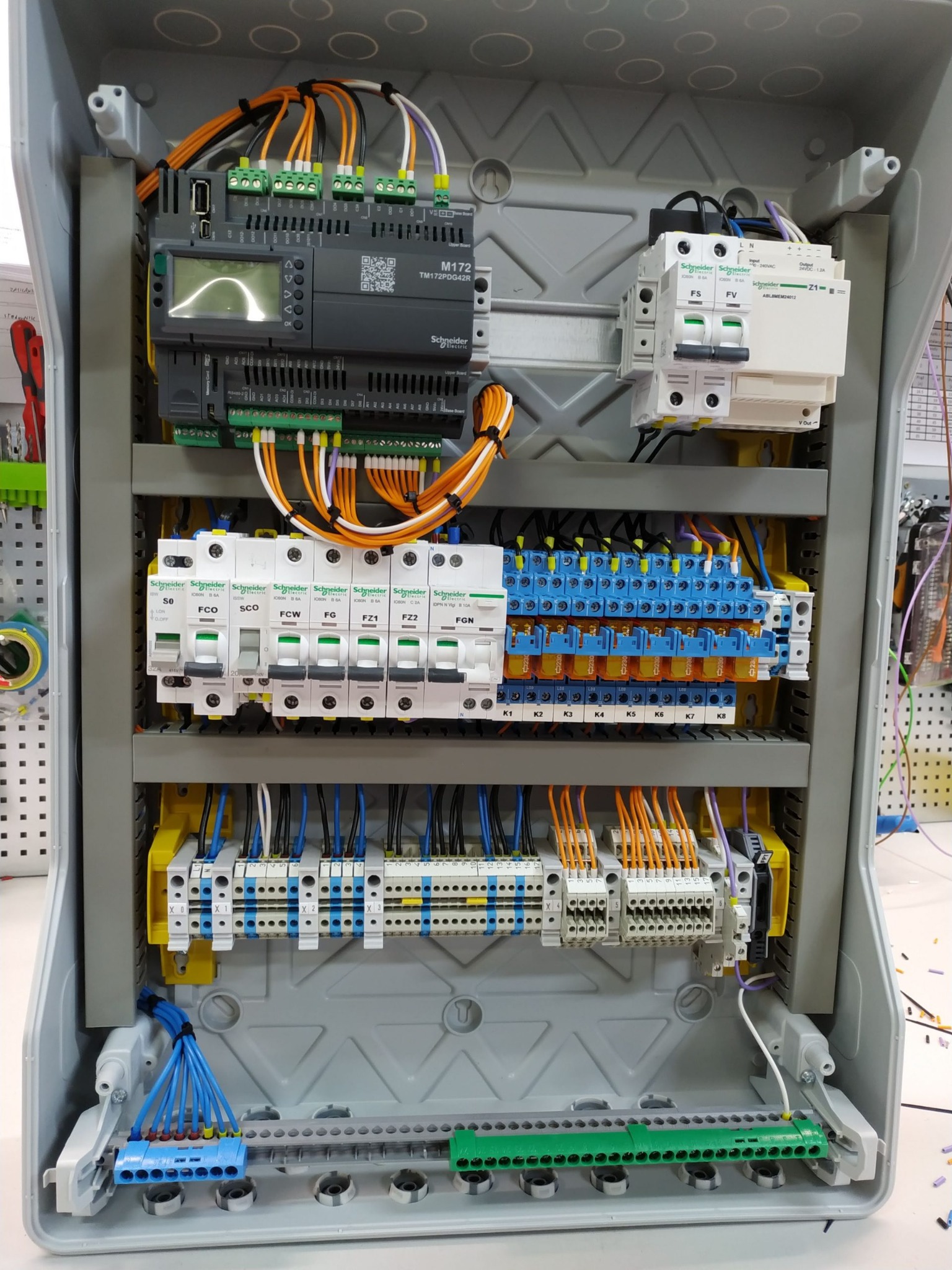 Szafa sterująca ze sterownikiem firmy Schneider