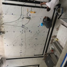 Spieki kwarcowe 120x120 podłoga i 4 łazienki, Wzorki wycinane ręcznie. Magdalenka.