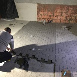 Luxs - Kompleksowe Remonty i Wykończenia - 800m2 płytek 10cmx20cm, Autoryzowany Serwis BMW Warszawa - Bielany.